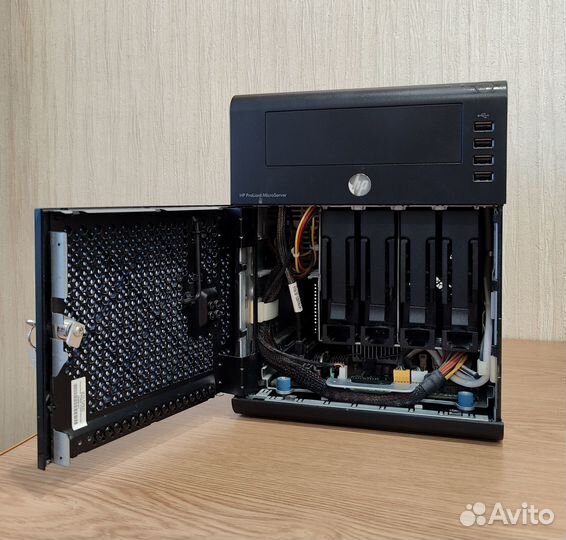 Сервер HP ProLiant MicroServer (N36L)