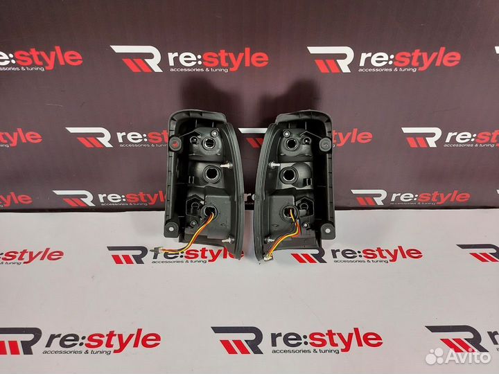 Стопы Toyota Hilux Surf 185 Красно-черные