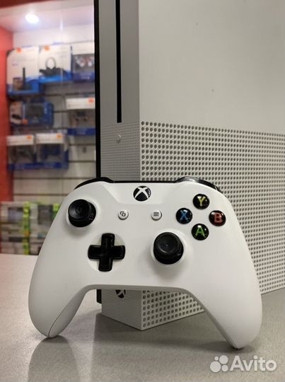 Xbox One S 1tb + игры