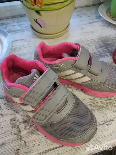 Кроссовки для девочки Adidas 30р