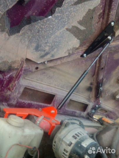 Упор (амортизатор) капота версии 1.3 (Ультра) Нива