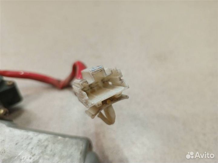 Моторчик стеклоподъемника передний правый Mitsubi