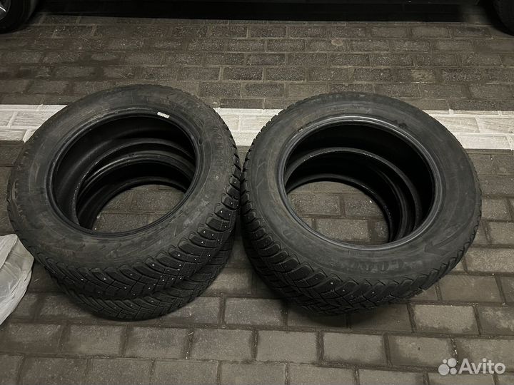 Goodyear UltraGrip 5 215/60 R16