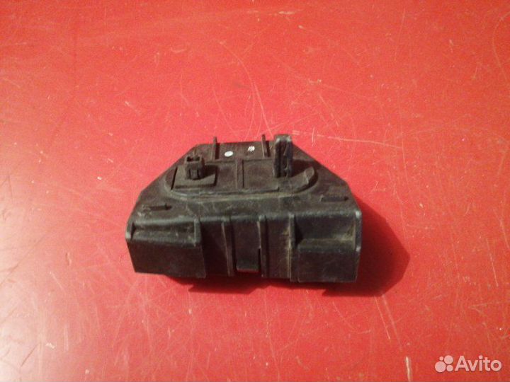 Кронштейн бампера задний левый Toyota Avensis T250