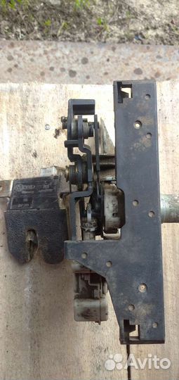 Замок багажника на Фольксваген Пассат Б5