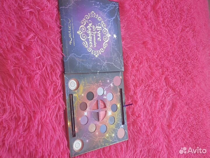 Палитра для макияжа