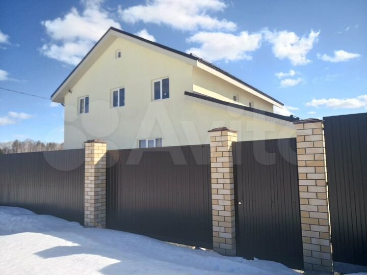 Коттедж 224,6 м² на участке 10,5 сот.