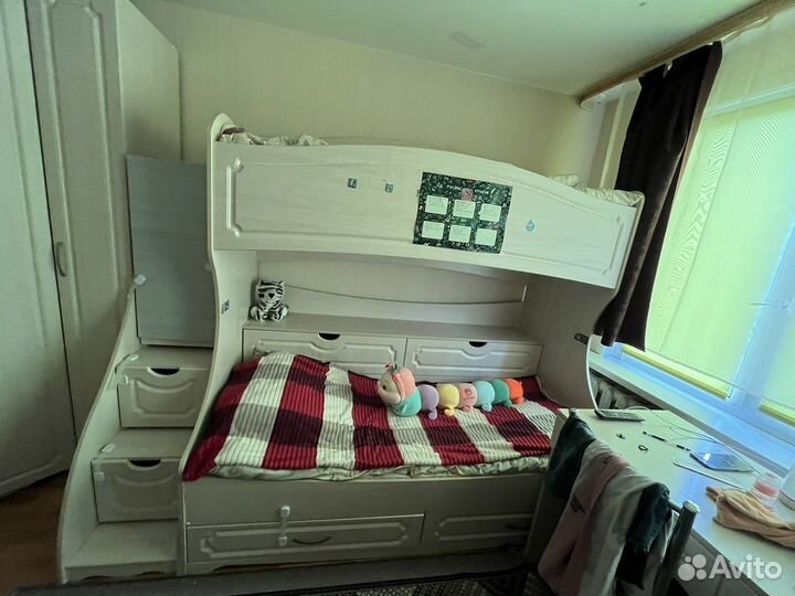 Двухярусная кровать