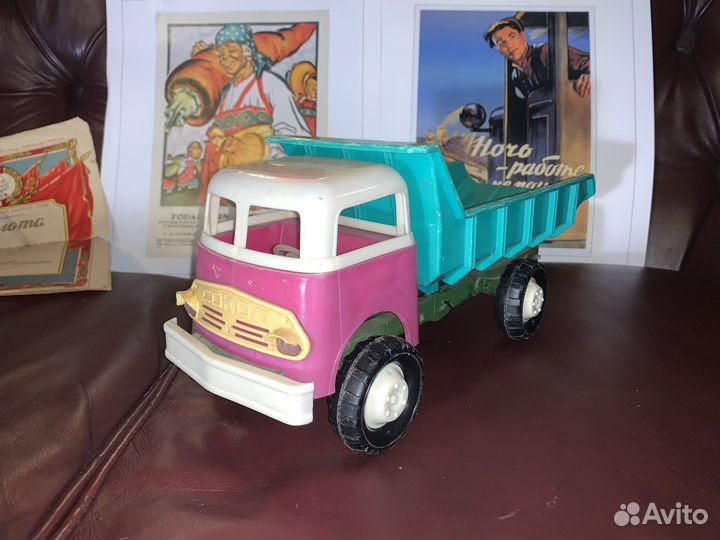 Грузовики игрушки ЗИЛ жесть и сокол СССР