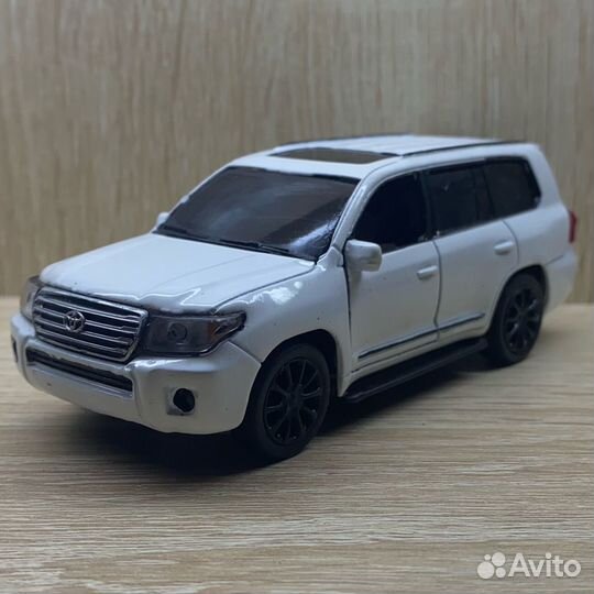 Модель Автомобиля Toyota Land Cruiser 200