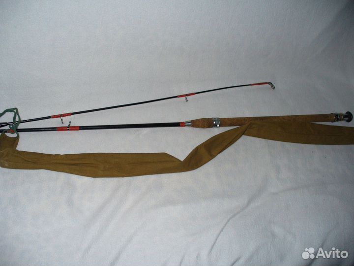 Удочки и спиннинги (3 штуки) с чехлом