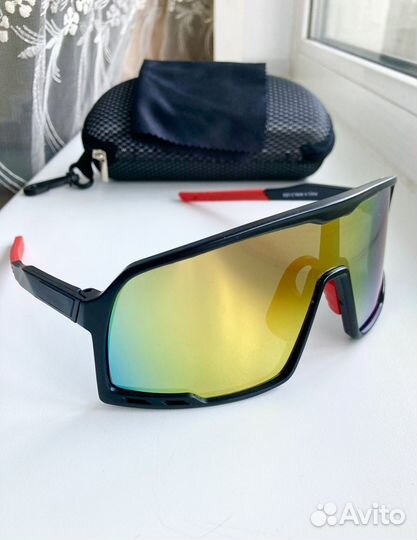 Спортивные солнцезащитные очки чëрные