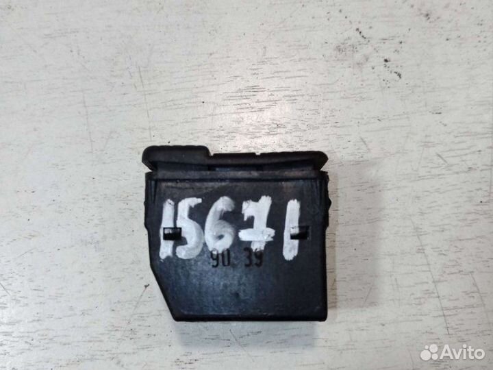 Кнопка люка Volkswagen Passat B3 1992