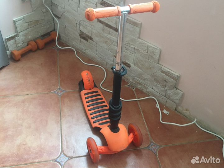 Самокат трехколесный