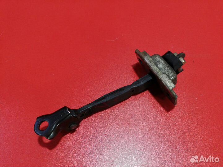 Ограничитель двери задний левый Toyota Rav4 CLA21