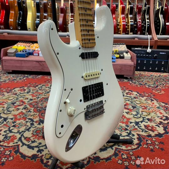 Электрогитара Fender Stratocaster Lefty HSH White