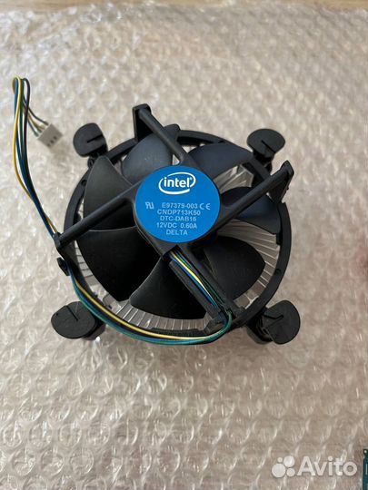 Материнская плата с процессором и памятью