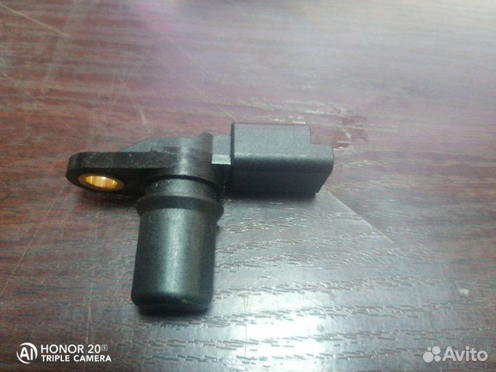 Датчик положения распредвала Nissan Navara D40