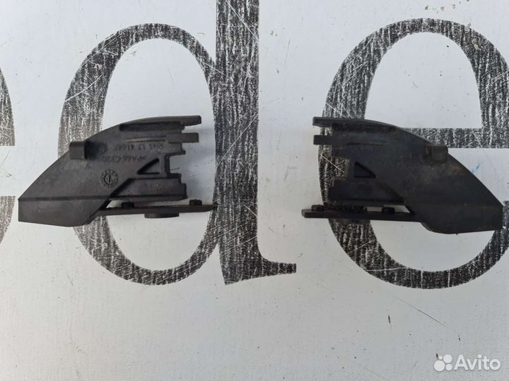 Опора обтекателя люка Mercedes W213