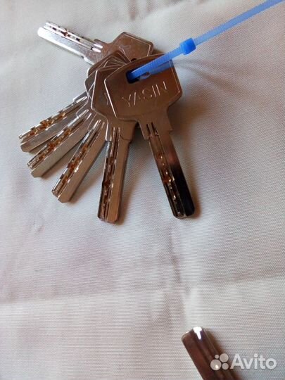 2 комплекта ключей от двери-сейф Yasin. Новые