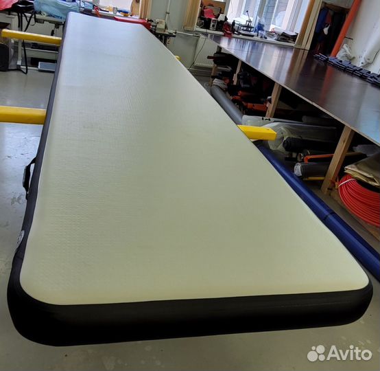 Надувной гимнастический мат