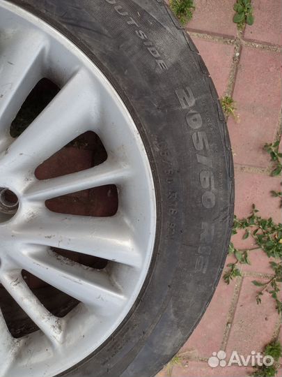 Два колеса Toyota 205/60 R16