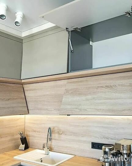 Кухня в потолок