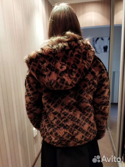 Шуба из искусственного меха короткая с капюшоном