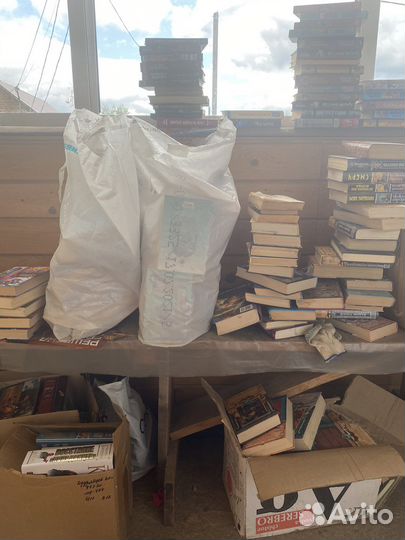 Книги разные, в основном фантастика