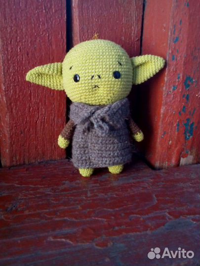 Вязаная игрушка Йода