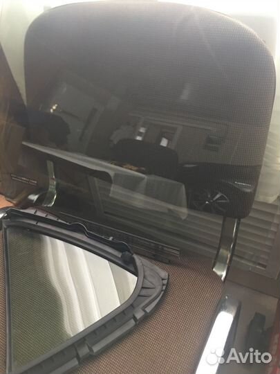 Заднее левое стекло на тойоту Аква