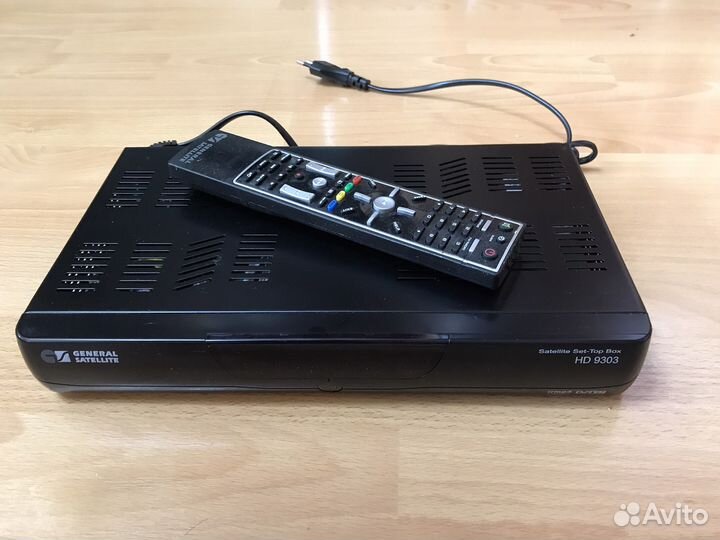 Тюнер триколор HD9303