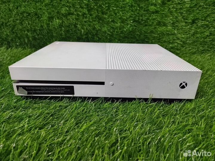 Xbox One S 1Tb с играми