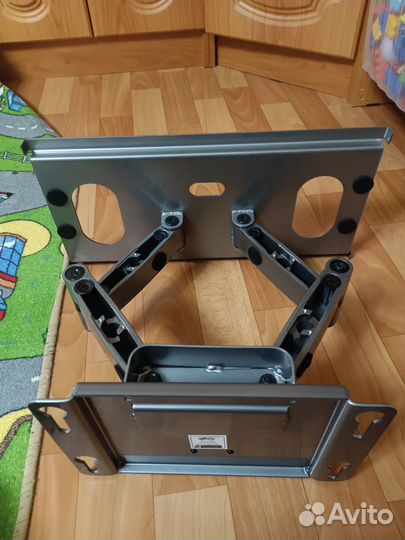 Кронштейн для телевизора поворотный