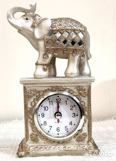 Часы со слоном