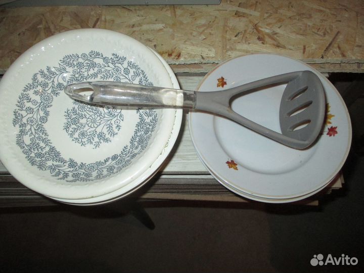 Супница и тарелки