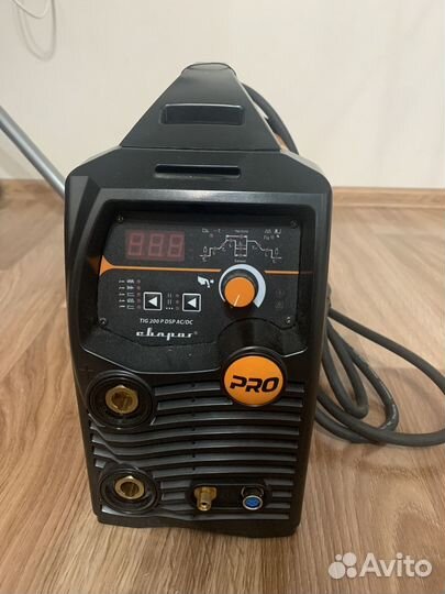 Сворочный аргонодуговой Сварог PRO TIG 200 AC/DC
