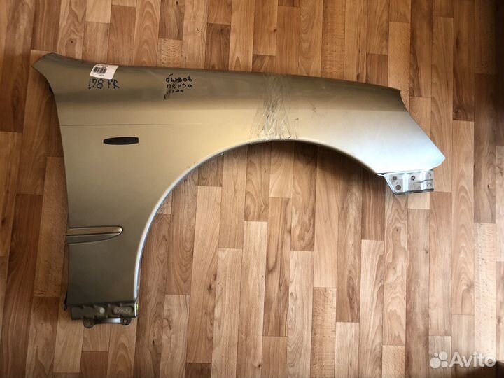 Крыло правое переднее Toyota Crown majesta