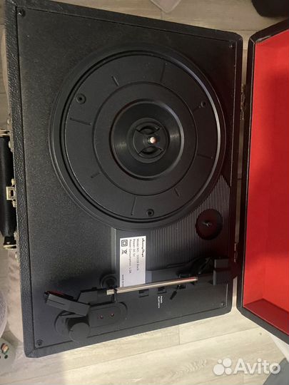 Проигрыватель виниловых дисков, чемоданчик