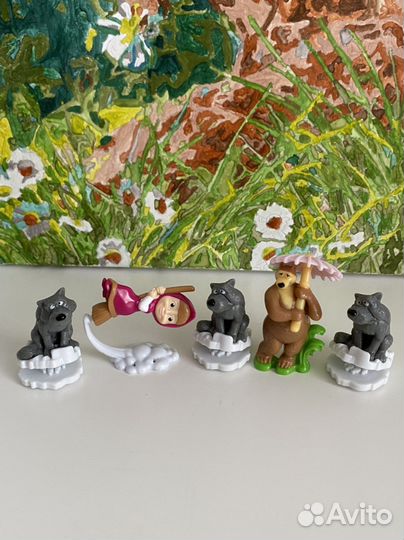 Фигурки из киндер сюрприза Маша и Медведь 2023