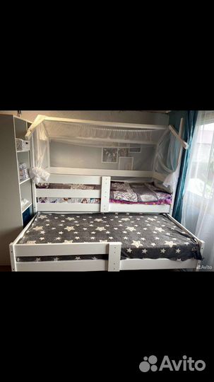 Детская двухъярусная кровать из массива раздвижная