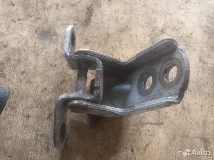 Петля двери передней правой nissan almera g15