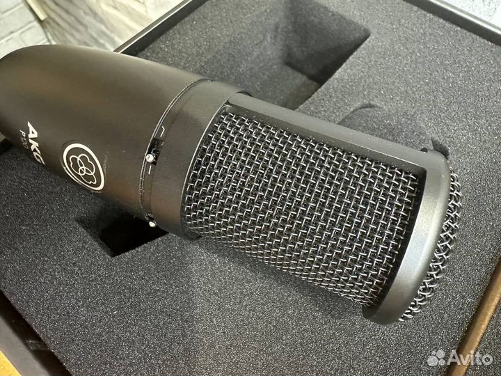 Студийный микрофон akg