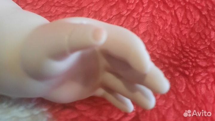 Кукла фарфоровая сидячая