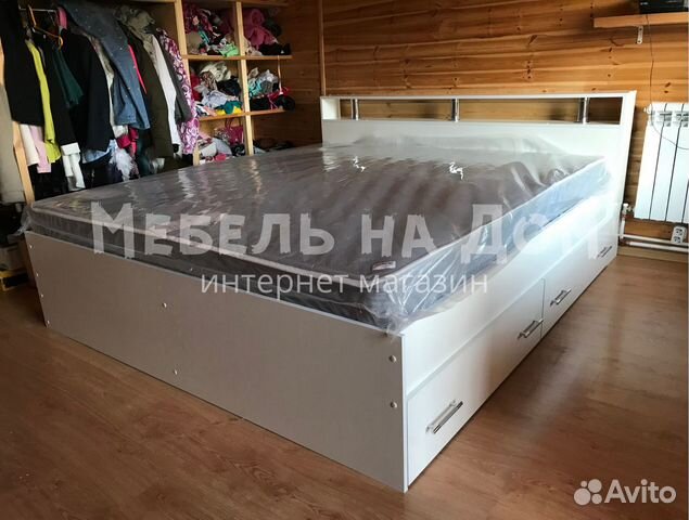 Кровать с матрасом
