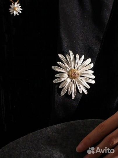 Брошь ромашка по мотивам gucci