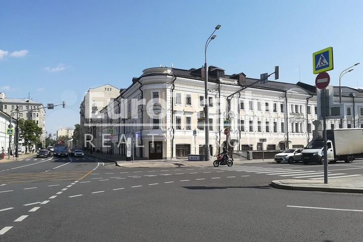 Сдам торговое помещение, 326 м²