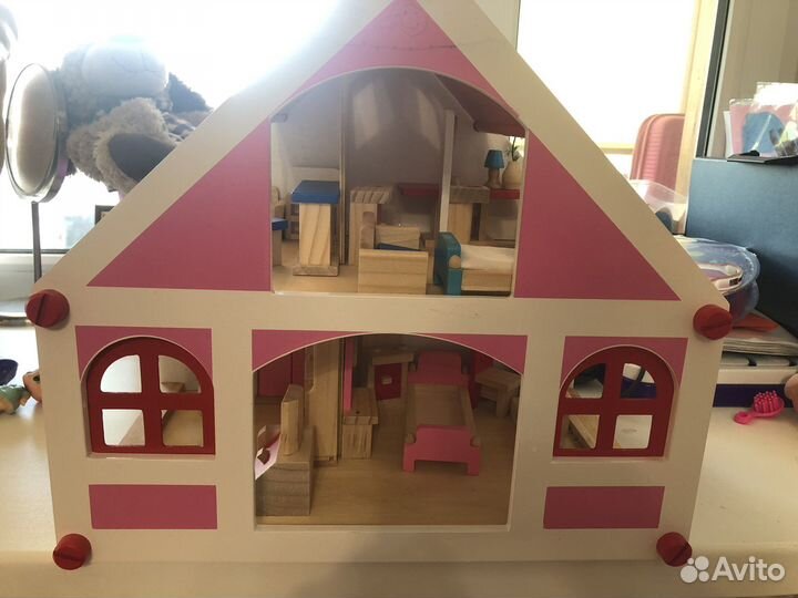 Домик для кукол деревянный и много мебели