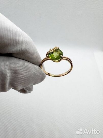 Золотое кольцо с камнем 16,5р