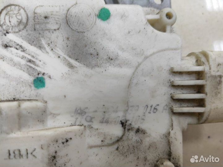 Замок двери задний правый Volkswagen Passat B6 1.9